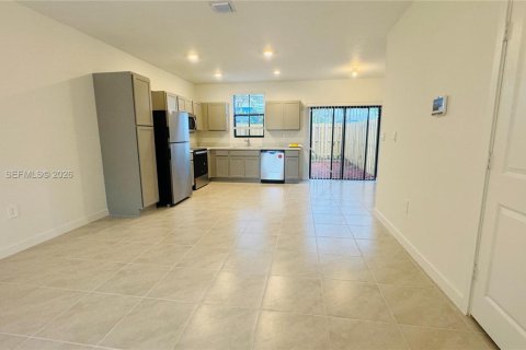 Touwnhouse à vendre à Florida City, Floride: 3 chambres № 2045816 - photo 2