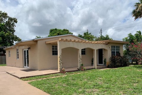 Casa en Hollywood, Florida 3 dormitorios, 105.91 m2 № 2078783