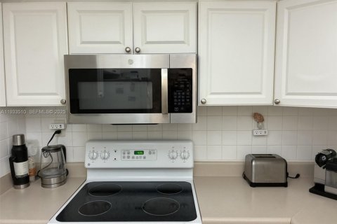 Condominio en venta en Miami Beach, Florida, 1 dormitorio, 79.15 m2 № 1993855 - foto 12