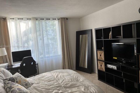 Condominio en venta en Miami Beach, Florida, 1 dormitorio, 79.15 m2 № 1993855 - foto 16