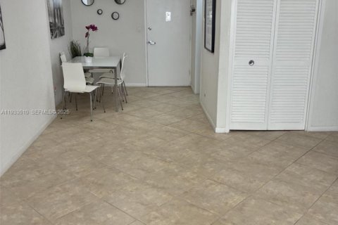 Condominio en venta en Miami Beach, Florida, 1 dormitorio, 79.15 m2 № 1993855 - foto 10