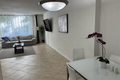 Condominio en venta en Miami Beach, Florida, 1 dormitorio, 79.15 m2 № 1993855 - foto 6