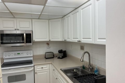 Condominio en venta en Miami Beach, Florida, 1 dormitorio, 79.15 m2 № 1993855 - foto 14