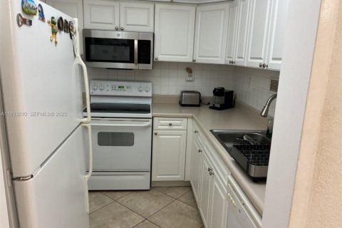 Condominio en venta en Miami Beach, Florida, 1 dormitorio, 79.15 m2 № 1993855 - foto 13