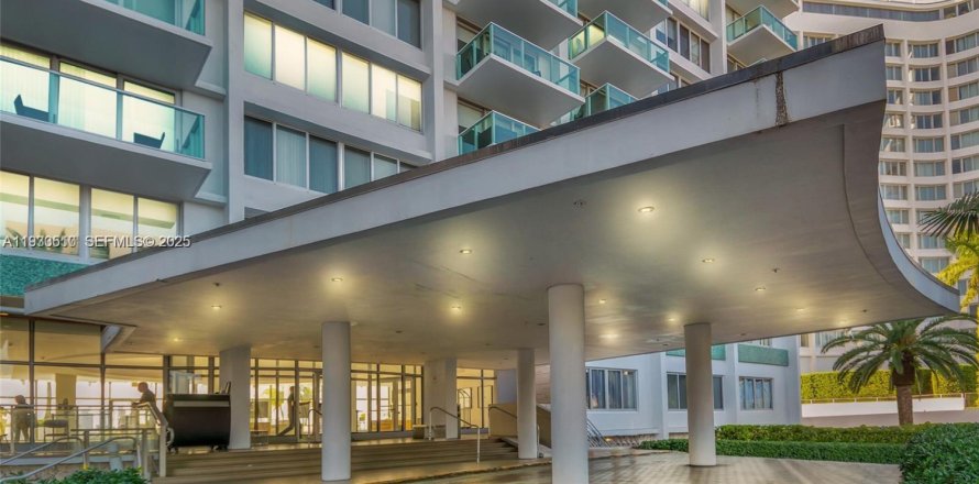 Condominio en Miami Beach, Florida, 1 dormitorio  № 1993855