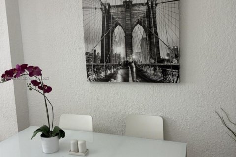 Condominio en venta en Miami Beach, Florida, 1 dormitorio, 79.15 m2 № 1993855 - foto 7