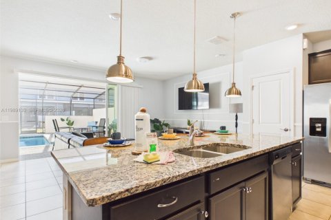 Touwnhouse à vendre à Davenport, Floride: 5 chambres, 213.02 m2 № 2051828 - photo 5