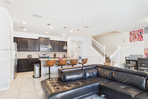 Touwnhouse à vendre à Davenport, Floride: 5 chambres, 213.02 m2 № 2051828 - photo 8