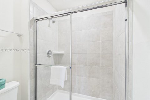 Touwnhouse à vendre à Davenport, Floride: 5 chambres, 213.02 m2 № 2051828 - photo 28