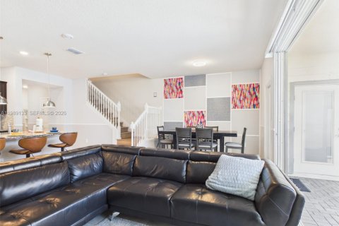 Touwnhouse à vendre à Davenport, Floride: 5 chambres, 213.02 m2 № 2051828 - photo 9