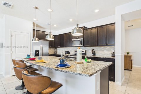 Touwnhouse à vendre à Davenport, Floride: 5 chambres, 213.02 m2 № 2051828 - photo 7