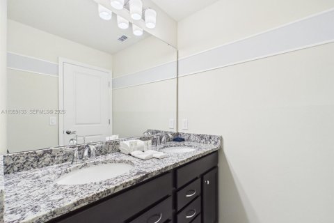 Touwnhouse à vendre à Davenport, Floride: 5 chambres, 213.02 m2 № 2051828 - photo 21