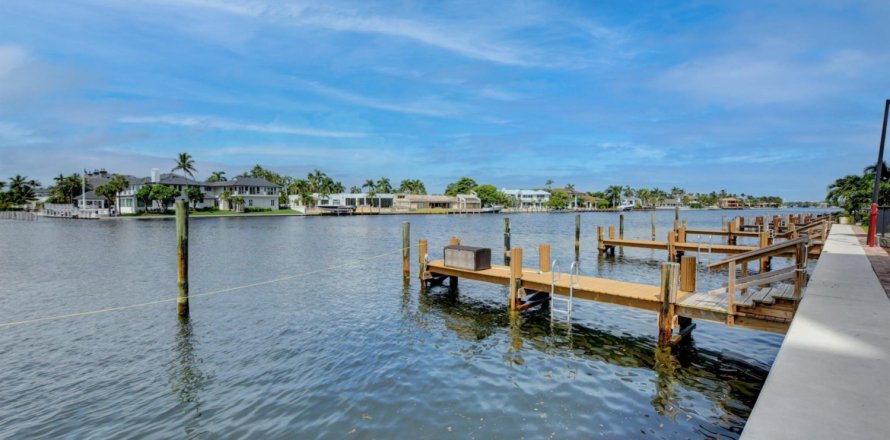 Condo in Highland Beach, Florida, 2 bedrooms № 1127739