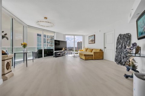 Condo in Sunny Isles Beach, Florida, 3 bedrooms  № 1867186 - photo 2