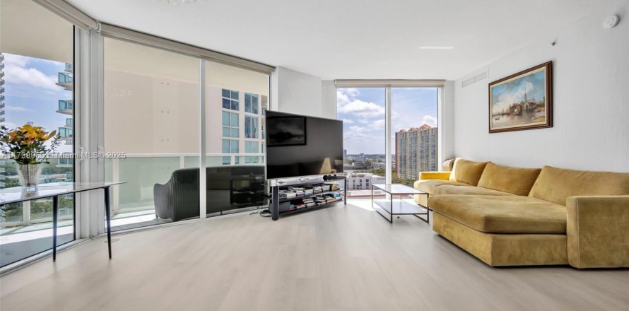 Condo in Sunny Isles Beach, Florida, 3 bedrooms  № 1867186