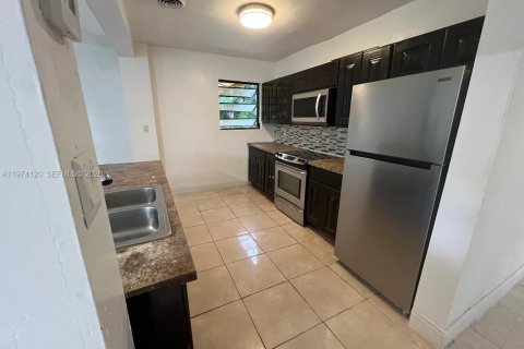 Casa en venta en Miami, Florida, 4 dormitorios, 128.76 m2 № 2040859 - foto 9