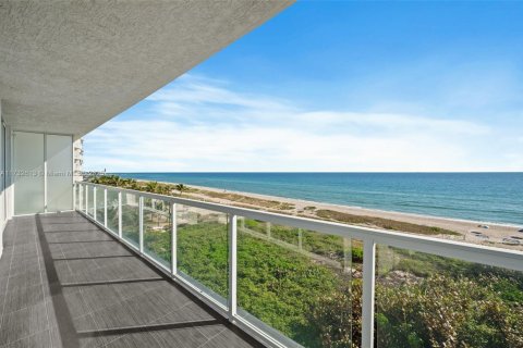 Condo in Pompano Beach, Florida, 3 bedrooms  № 1482403 - photo 11