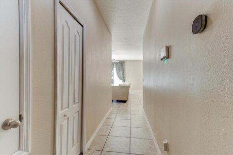 House in Orlando, Florida 4 bedrooms, 170.85 sq.m. № 1721514 - photo 29