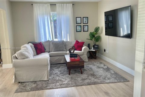 House in Fort Lauderdale, Florida 3 bedrooms, 118.82 sq.m. № 1929823 - photo 9