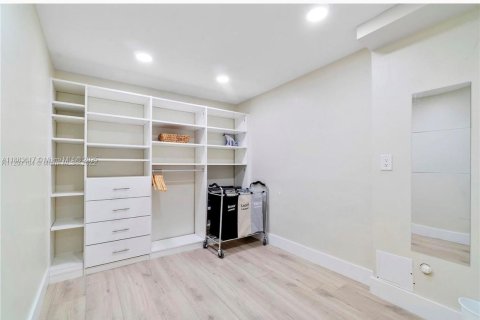 House in Fort Lauderdale, Florida 3 bedrooms, 118.82 sq.m. № 1929823 - photo 5