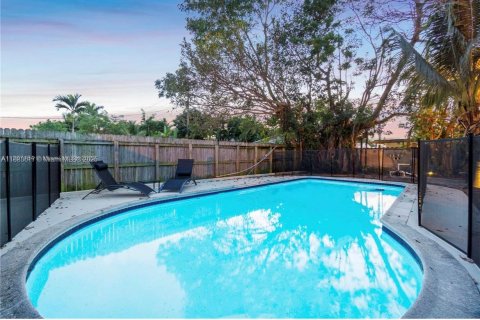 House in Fort Lauderdale, Florida 3 bedrooms, 118.82 sq.m. № 1929823 - photo 12