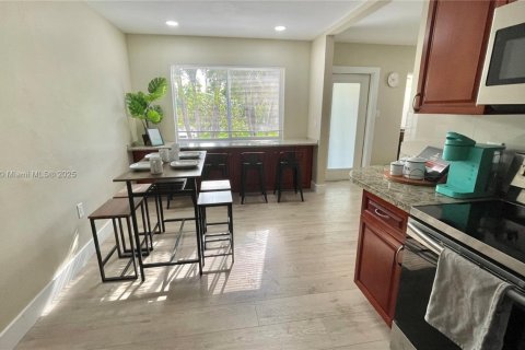 House in Fort Lauderdale, Florida 3 bedrooms, 118.82 sq.m. № 1929823 - photo 8