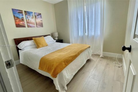 House in Fort Lauderdale, Florida 3 bedrooms, 118.82 sq.m. № 1929823 - photo 3
