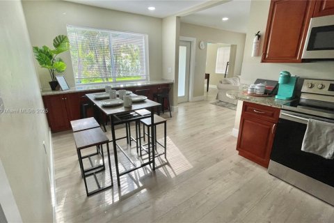 House in Fort Lauderdale, Florida 3 bedrooms, 118.82 sq.m. № 1929823 - photo 7