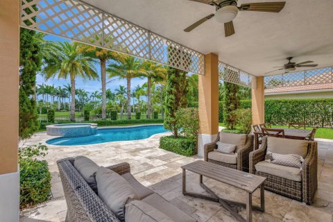 House in Jupiter, Florida 4 bedrooms, 262.82 sq.m. № 2168255 - photo 2