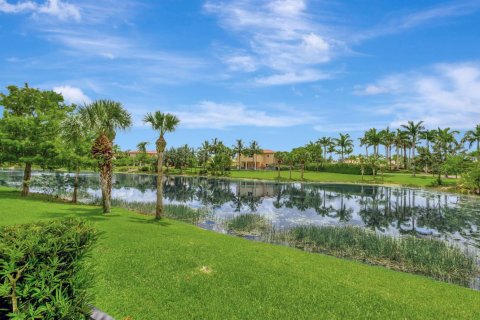 House in Jupiter, Florida 4 bedrooms, 262.82 sq.m. № 2168255 - photo 17