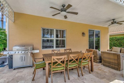 House in Jupiter, Florida 4 bedrooms, 262.82 sq.m. № 2168255 - photo 11