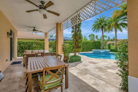 House in Jupiter, Florida 4 bedrooms, 262.82 sq.m. № 2168255 - photo 9