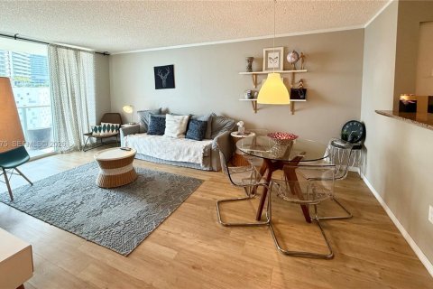 Copropriété à louer à Miami, Floride: 1 chambre, 70.61 m2 № 2169076 - photo 8