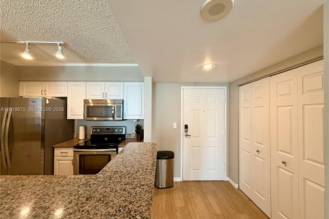 Copropriété à louer à Miami, Floride: 1 chambre, 70.61 m2 № 2169076 - photo 16