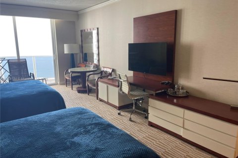 Condo in Sunny Isles Beach, Florida № 2082090 - photo 3
