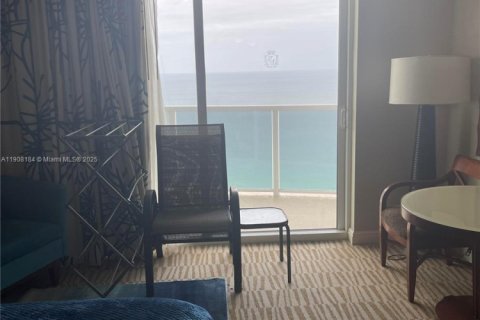 Condo in Sunny Isles Beach, Florida № 2082090 - photo 8