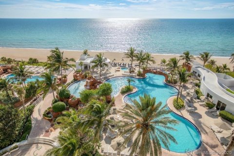 Condo in Sunny Isles Beach, Florida № 2082090 - photo 12