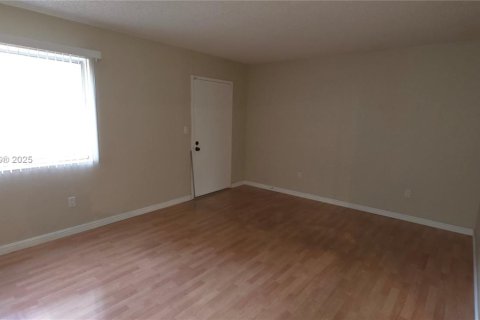 Condominio en alquiler en Miami, Florida, 2 dormitorios, 114.73 m2 № 1930819 - foto 11