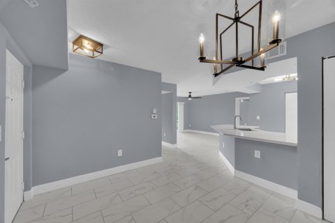 Copropriété à louer à Jensen Beach, Floride: 2 chambres, 99.13 m2 № 2390125 - photo 5