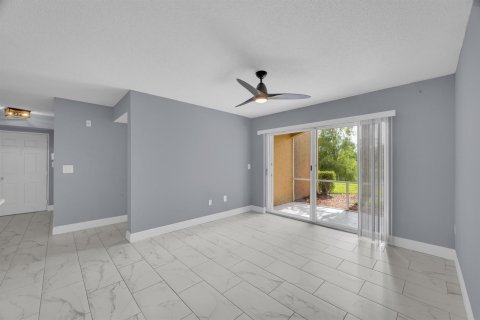 Copropriété à louer à Jensen Beach, Floride: 2 chambres, 99.13 m2 № 2390125 - photo 4