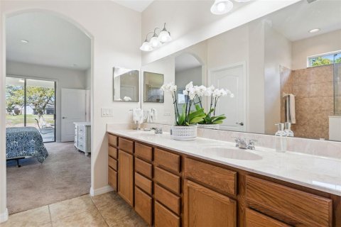 House in Leesburg, Florida 3 bedrooms, 207.73 sq.m. № 2139449 - photo 5