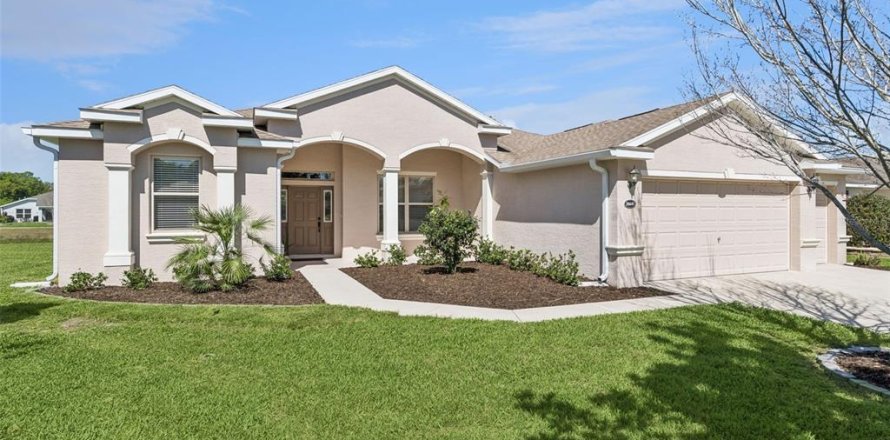 House in Leesburg, Florida 3 bedrooms, 207.73 sq.m. № 2139449