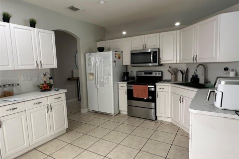 House in Doral, Florida 3 bedrooms, 160.54 sq.m. № 2058753 - photo 11