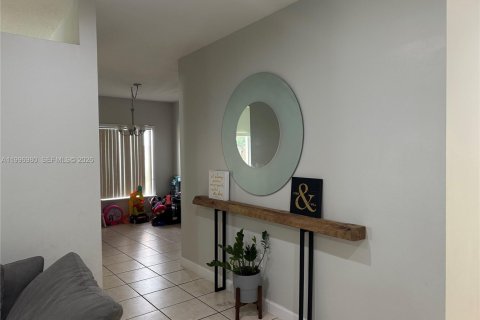 House in Doral, Florida 3 bedrooms, 160.54 sq.m. № 2058753 - photo 12