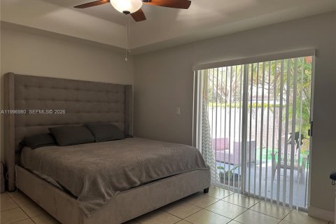 House in Doral, Florida 3 bedrooms, 160.54 sq.m. № 2058753 - photo 15