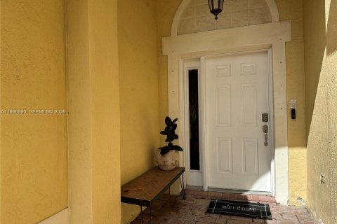 House in Doral, Florida 3 bedrooms, 160.54 sq.m. № 2058753 - photo 17