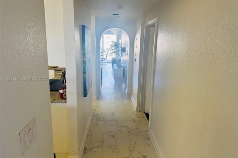 Condominio en alquiler en Doral, Florida, 3 dormitorios, 181.16 m2 № 1988279 - foto 8