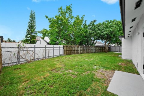 House in Miami, Florida 3 bedrooms, 131.09 sq.m. № 1834308 - photo 22