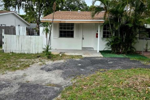 Купить виллу или дом в Окленд-Парк, Флорида 2 спальни, 81.75м2, № 1953103 - фото 1