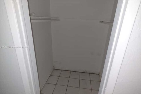 Купить виллу или дом в Окленд-Парк, Флорида 2 спальни, 81.75м2, № 1953103 - фото 7